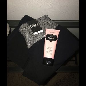 Victoria Sport Yoga Pants / VS Body Lotion